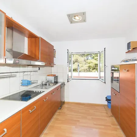 Casa vacanze 6 Bedroom Lovely In Okrug Donji Donji Okrug (Ciovo)