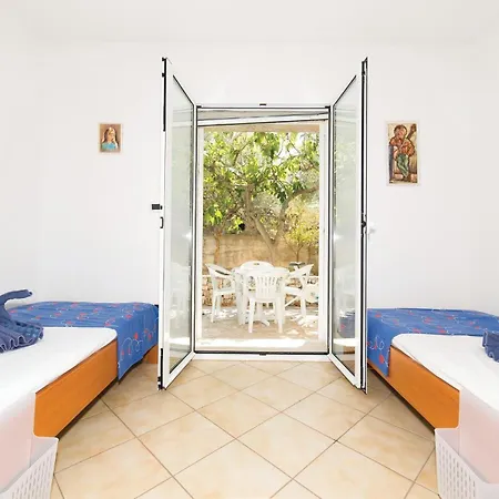 Casa vacanze 6 Bedroom Lovely In Okrug Donji Donji Okrug (Ciovo)