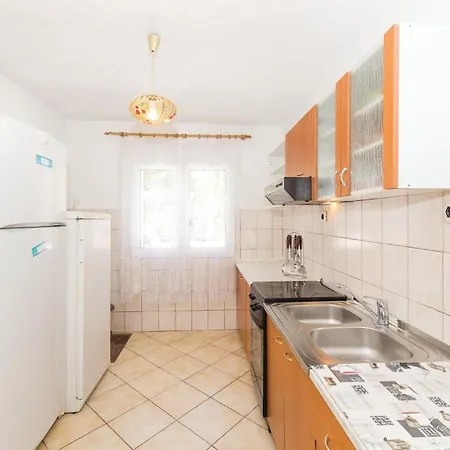 6 Bedroom Lovely In Okrug Donji Casa vacanze *