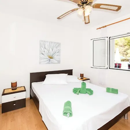 6 Bedroom Lovely In Okrug Donji * Donji Okrug (Ciovo)