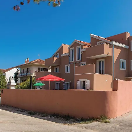 6 Bedroom Lovely In Okrug Donji Casa vacanze *