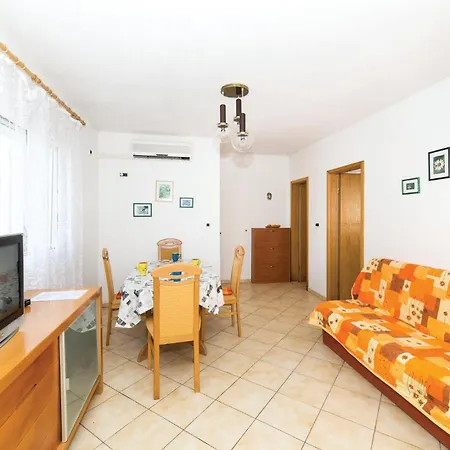 6 Bedroom Lovely In Okrug Donji Casa vacanze